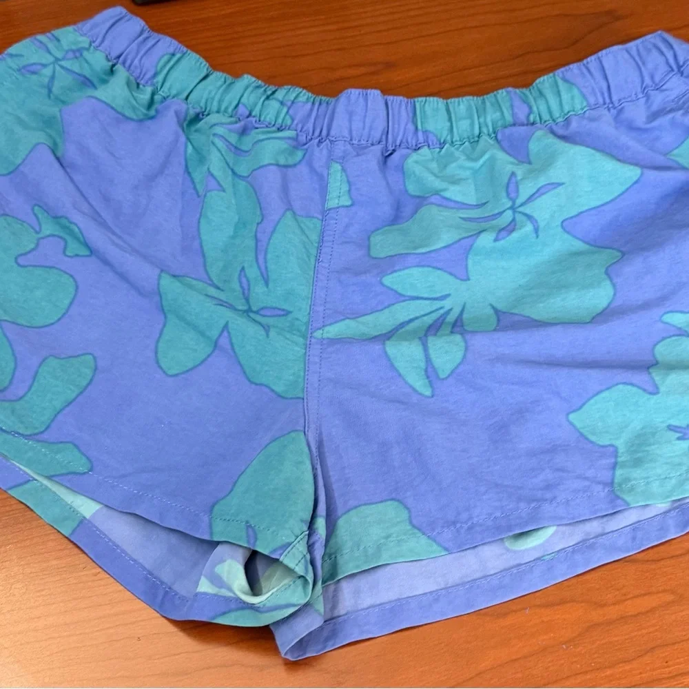 Patagonia Blue and Teal Floral Women's Athletic Shorts - Picture 2 of 4